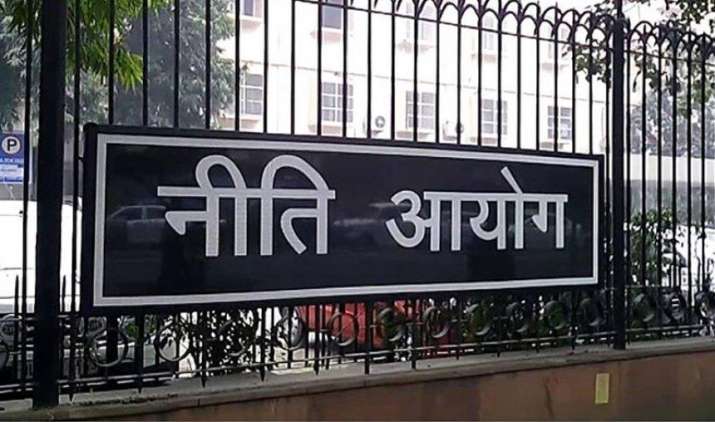 नीति आयोग का मिश्रित ईंधन पर मसौदा नोट तैयार, पेट्रोल में 3% मेथनॉल मिलाने का दिया सुझाव नीति आयोग का मिश्रित ईंधन पर मसौदा नोट तैयार, पेट्रोल में 3% मेथनॉल मिलाने का दिया सुझाव- India TV Paisa
