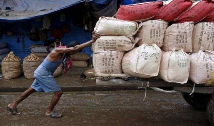 तय समय पर GST लागू करने के लिए कड़ी मेहनत कर रही है सरकार, पासा पलटने वाला होगा सुधार तय समय पर GST लागू करने के लिए कड़ी मेहनत कर रही है सरकार, पासा पलटने वाला होगा सुधार- India TV Paisa