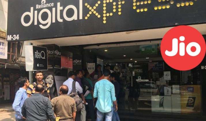 Good News: अब रिलायंस Jio सिम की होगी होम डिलिवरी, घर बैठे 7 दिनों में उठा सकेंगे फ्री 4G सर्विस का फायदा Good News: अब रिलायंस Jio सिम की होगी होम डिलिवरी, घर बैठे 7 दिनों में उठा सकेंगे फ्री 4G सर्विस का फायदा- India TV Paisa