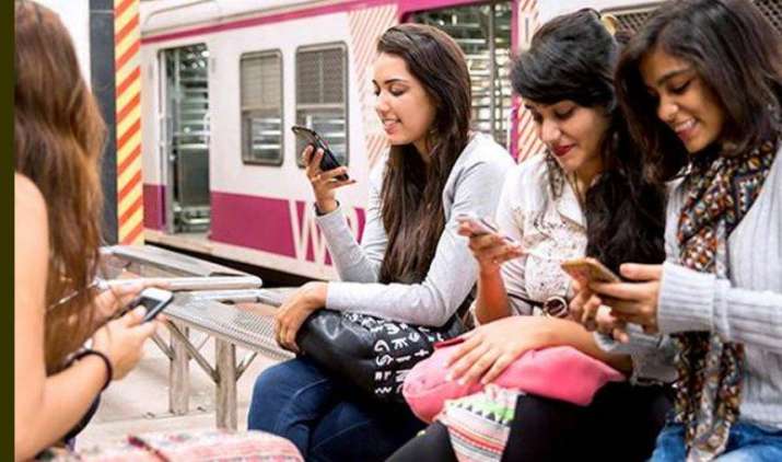 Stay Connected: भारत में लॉन्च हुआ Google Station, मॉल, सिनेमा हॉल और बस अड्डे पर मिलेगा फ्री WiFi Stay Connected: भारत में लॉन्च हुआ Google Station, मॉल, सिनेमा हॉल और बस अड्डे पर मिलेगा फ्री WiFi- India TV Paisa