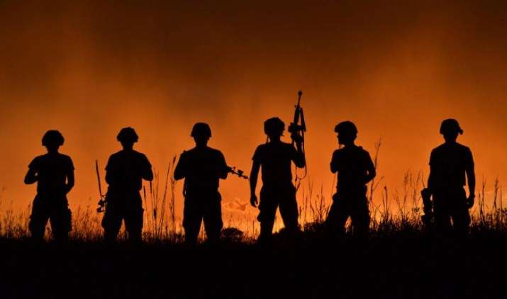 No War: हुआ युद्ध तो भारत की अर्थव्यवस्था हो जाएगी एक दशक पीछे, छिन जाएगा फास्टेस्ट ग्रोइंग इकोनॉमी का टैग No War: हुआ युद्ध तो भारत की अर्थव्यवस्था हो जाएगी एक दशक पीछे, छिन जाएगा फास्टेस्ट ग्रोइंग इकोनॉमी का टैग- India TV Paisa