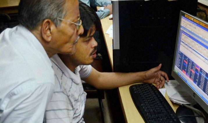 सेंसेक्स 88 अंक गिरकर 28091 पर और निफ्टी 8700 के नीचे हुआ बंद, बैंकिंग शेयरों में खरीदारी से आखिरी में संभले बाजार सेंसेक्स 88 अंक गिरकर 28091 पर और निफ्टी 8700 के नीचे हुआ बंद, बैंकिंग शेयरों में खरीदारी से आखिरी में संभले बाजार- IndiaTV Paisa