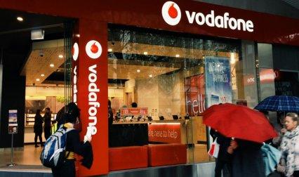 Vodafone ग्रुप ने अपनी इंडिया युनिट में डाली 47,700 करोड़ रुपए की नई पूंजी, RJio को देगी टक्कर Vodafone ग्रुप ने अपनी इंडिया युनिट में डाली 47,700 करोड़ रुपए की नई पूंजी, RJio को देगी टक्कर- India TV Paisa