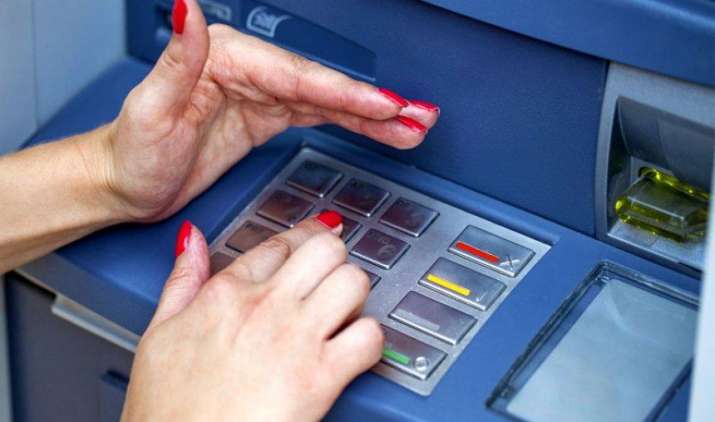 Debit और Credit कार्ड से खूब हो रहे हैं फ्रॉड, ये हैं ऐसी धोखाधड़ी से बचने के उपाय Debit और Credit कार्ड से खूब हो रहे हैं फ्रॉड, ये हैं ऐसी धोखाधड़ी से बचने के उपाय- India TV Paisa