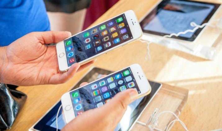 चीन में लगा है iPhone-6 पर बैन, जानिए अमेरिका समेत इन देशों में क्यों नहीं बिकते ये स्मार्टफोन चीन में लगा है iPhone-6 पर बैन, जानिए अमेरिका समेत इन देशों में क्यों नहीं बिकते ये स्मार्टफोन- IndiaTV Paisa