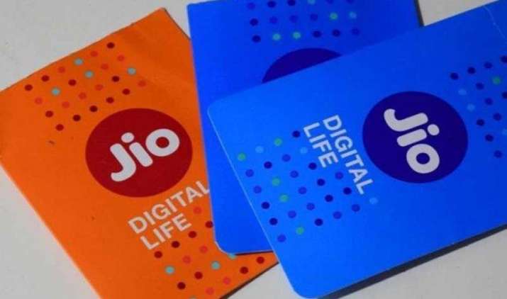 बाजार में Blue और Orange रंग में मिल रही हैं Reliance Jio की सिम, जानिए क्यों बाजार में Blue और Orange रंग में मिल रही हैं Reliance Jio की सिम, जानिए क्यों- India TV Paisa