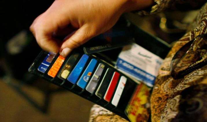 Credit Cards के छुपे खर्च भी कम नहीं होते, नहीं समझे तो भरना होगा Extra Bill Credit Cards के छुपे खर्च भी कम नहीं होते, नहीं समझे तो भरना होगा Extra Bill- IndiaTV Paisa