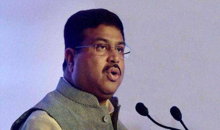 Industry चाहती है कि पेट्रोलियम पदार्थों पर GST वसूला जाए : धर्मेंद्र प्रधान Industry चाहती है कि पेट्रोलियम पदार्थों पर GST वसूला जाए : धर्मेंद्र प्रधान- IndiaTV Paisa
