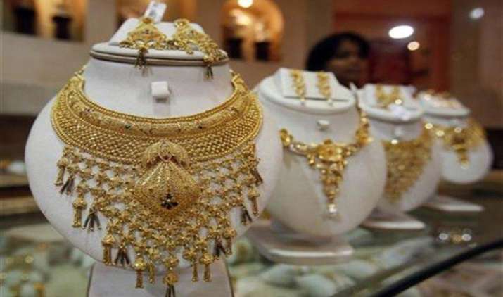 सोने-चांदी की कीमतों में भारी उतार चढ़ाव, 100 रुपए गिरावट के साथ बंद हुई चांदी सोने-चांदी की कीमतों में भारी उतार चढ़ाव, 100 रुपए गिरावट के साथ बंद हुई चांदी- India TV Paisa