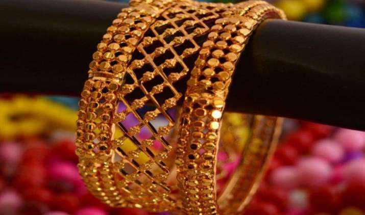 Gold की कीमतों में 105 रुपए की गिरावट, चांदी 43,000 रुपए प्रति किलो के नीचे फिसली Gold की कीमतों में 105 रुपए की गिरावट, चांदी 43,000 रुपए प्रति किलो के नीचे फिसली- IndiaTV Paisa