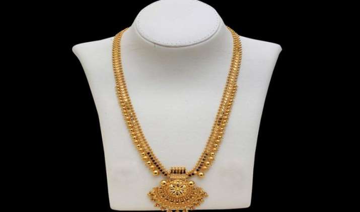 मांग बढ़ने से 55 रुपए महंगा हुआ Gold, चांदी की कीमतों में कमजोरी जारी मांग बढ़ने से 55 रुपए महंगा हुआ Gold, चांदी की कीमतों में कमजोरी जारी- India TV Paisa