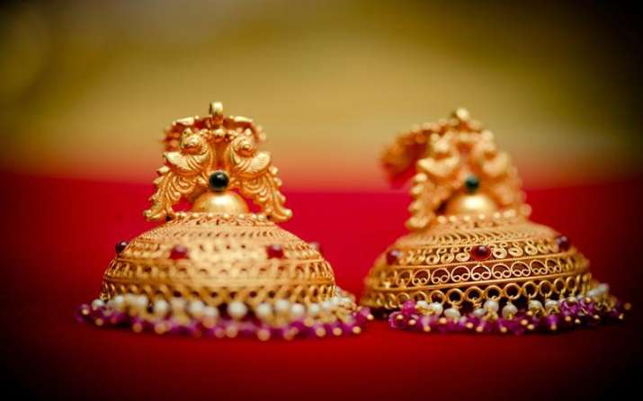 कमजोर घरेलू मांग और ग्लोबल संकेतों से Gold में गिरावट जारी, 260 रुपए घटे दाम कमजोर घरेलू मांग और ग्लोबल संकेतों से Gold में गिरावट जारी, 260 रुपए घटे दाम- India TV Paisa