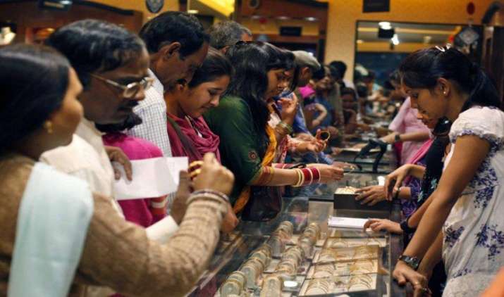 #Dhanteras Special: इस बार सिर्फ शगुन के लिए खरीदें सोना, दिसंबर तक कीमतों में बड़ी गिरावट की उम्मीद #Dhanteras Special: इस बार सिर्फ शगुन के लिए खरीदें सोना, दिसंबर तक कीमतों में बड़ी गिरावट की उम्मीद- India TV Paisa