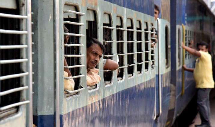 त्यौहारी सीजन में भी मिलेगी ट्रेनों में कन्फर्म सीट, रेलवे ने चलाई Special Trains त्यौहारी सीजन में भी मिलेगी ट्रेनों में कन्फर्म सीट, रेलवे ने चलाई Special Trains- IndiaTV Paisa