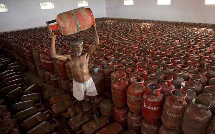 LPG सिलेंडर मिलना हो जाएगा मुश्किल, डीलर्स ने दी एक दिसंबर को राष्ट्रव्यापी हड़ताल की धमकी LPG सिलेंडर मिलना हो जाएगा मुश्किल, डीलर्स ने दी एक दिसंबर को राष्ट्रव्यापी हड़ताल की धमकी- IndiaTV Paisa
