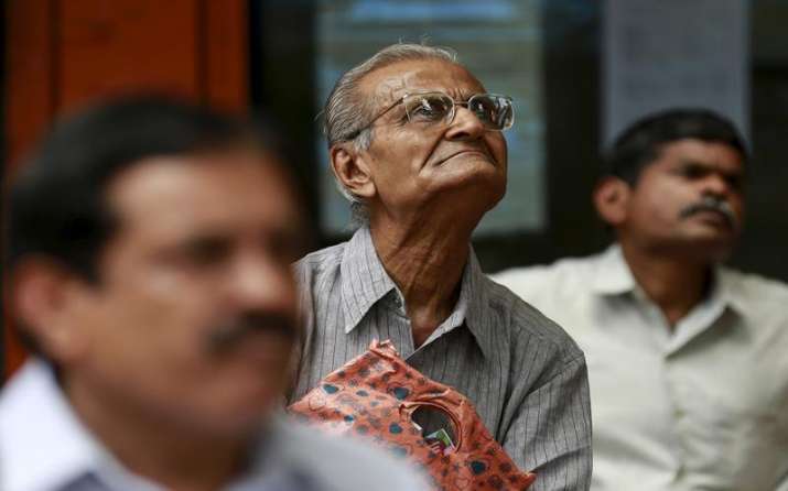 RBI की कोशिशों के बावजूद बैंकों ने सस्ते नहीं किए अपने लोन, जानिए क्या हैं इसके पीछे की वजह RBI की कोशिशों के बावजूद बैंकों ने सस्ते नहीं किए अपने लोन, जानिए क्या हैं इसके पीछे की वजह- IndiaTV Paisa