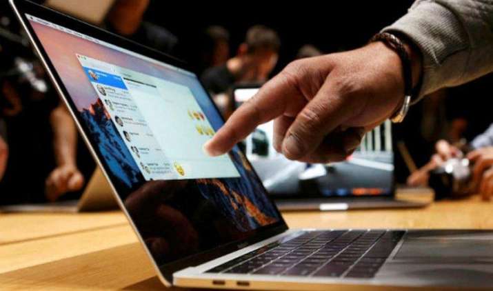 #NewLappy : Apple ने लॉन्च किए दमदार, पतलेे, टच बार और फिंगरप्रिंट सेंसर से लैस नए पावरफुल मैकबुक #NewLappy : Apple ने लॉन्च किए दमदार, पतलेे, टच बार और फिंगरप्रिंट सेंसर से लैस नए पावरफुल मैकबुक- India TV Paisa