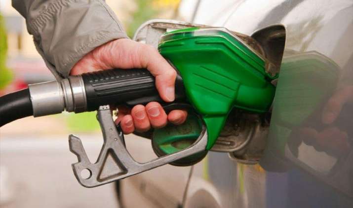 इन देशों में पानी से भी सस्ता मिलता है Petrol, कीमतें कहीं 1 तो कहीं 20 रुपए लीटर इन देशों में पानी से भी सस्ता मिलता है Petrol, कीमतें कहीं 1 तो कहीं 20 रुपए लीटर- India TV Paisa