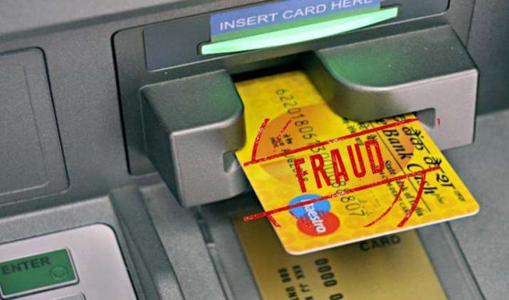 सामने आया देश का सबसे बड़ा ATM फ्रॉड, 30 लाख डेबिट कार्ड्स के पिन हुए चोरी सामने आया देश का सबसे बड़ा ATM फ्रॉड, 30 लाख डेबिट कार्ड्स के पिन हुए चोरी- IndiaTV Paisa