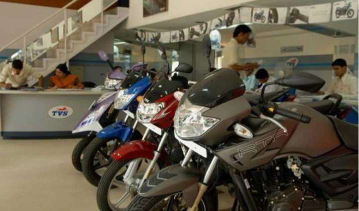 दिवाली पर TVS Motor का बड़ा ऑफर, सिर्फ 12999 रुपए की डाउनपेमेंट पर खरीदिए ये बाइक्स दिवाली पर TVS Motor का बड़ा ऑफर, सिर्फ 12999 रुपए की डाउनपेमेंट पर खरीदिए ये बाइक्स- IndiaTV Paisa