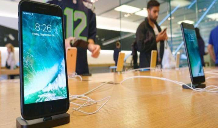 Sale Start: शुरू हुई Apple iPhone 7 की बिक्री, जानिए कैसे पा सकते हैं 10,000 रुपए का डिस्काउंट Sale Start: शुरू हुई Apple iPhone 7 की बिक्री, जानिए कैसे पा सकते हैं 10,000 रुपए का डिस्काउंट- India TV Paisa