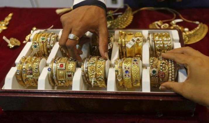 विवाह सीजन से पहले बढ़ने लगी सोने की मांग, कीमतों में आया 120 रुपए प्रति दस ग्राम का उछाल विवाह सीजन से पहले बढ़ने लगी सोने की मांग, कीमतों में आया 120 रुपए प्रति दस ग्राम का उछाल- India TV Paisa