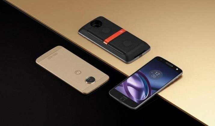 दुनिया के सबसे पतले स्मार्टफोन Moto Z की बिक्री शुरू, लॉन्च ऑफर में 25,500 रुपए तक का एक्सचेंज ऑफर दुनिया के सबसे पतले स्मार्टफोन Moto Z की बिक्री शुरू, लॉन्च ऑफर में 25,500 रुपए तक का एक्सचेंज ऑफर- IndiaTV Paisa