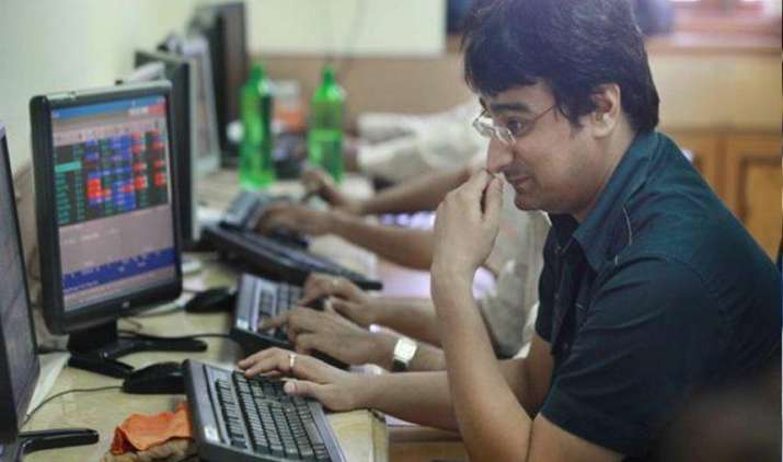शेयर बाजार: सेंसेक्स 50 और निफ्टी 16 अंक उछला, डीवीज लैब का शेयर 10 फीसदी से ज्यादा टूटा शेयर बाजार: सेंसेक्स 50 और निफ्टी 16 अंक उछला, डीवीज लैब का शेयर 10 फीसदी से ज्यादा टूटा- India TV Paisa