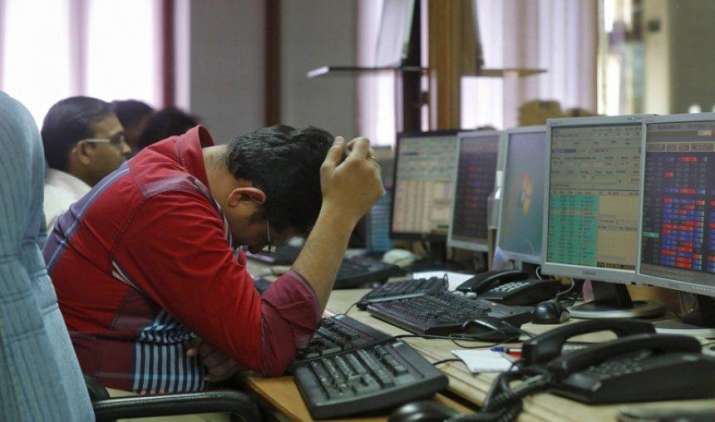 10,000 के नीचे खुला निफ्टी, सेंसेक्स में 200 प्वाइंट से ज्यादा की गिरावट 10,000 के नीचे खुला निफ्टी, सेंसेक्स में 200 प्वाइंट से ज्यादा की गिरावट- India TV Paisa