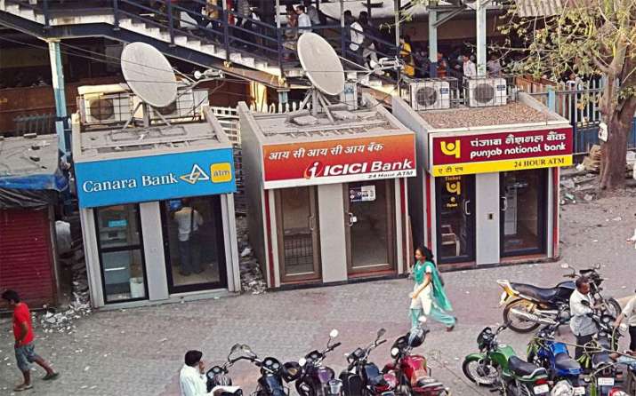 ATM से सिर्फ 3 ट्रांजैक्शन ही रह सकती है फ्री, डिजिटल पेमेंट को बढ़ावा देने के लिए सरकार ले सकती है यह निर्णय ATM से सिर्फ 3 ट्रांजैक्शन ही रह सकती है फ्री, डिजिटल पेमेंट को बढ़ावा देने के लिए सरकार ले सकती है यह निर्णय- India TV Paisa