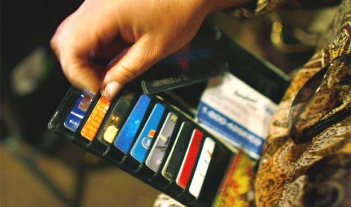 क्रेडिट कार्ड से भुगतान पर नहीं लगेगा दो बार GST, हंसमुख अधिया ने कहा गलत है वायरल मैसेज क्रेडिट कार्ड से भुगतान पर नहीं लगेगा दो बार GST, हंसमुख अधिया ने कहा गलत है वायरल मैसेज- IndiaTV Paisa