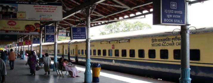 #RailBudget: दिल्ली-हावड़ा, मुंबई मार्ग पर ट्रेनों की गति बढ़ाने के लिए बजट में हो सकती है बाड़बंदी की घोषणा #RailBudget: दिल्ली-हावड़ा, मुंबई मार्ग पर ट्रेनों की गति बढ़ाने के लिए बजट में हो सकती है बाड़बंदी की घोषणा- India TV Paisa