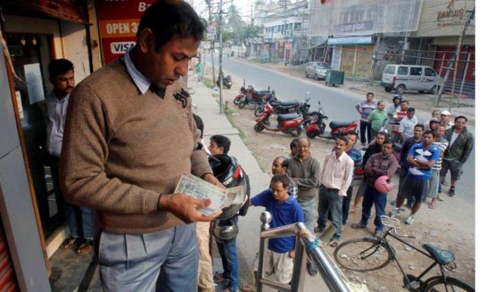 बैंक और ATM से कैश निकालने की सीमा फरवरी में हो जाएगी खत्म, RBI जल्द कर सकता है ऐलान बैंक और ATM से कैश निकालने की सीमा फरवरी में हो जाएगी खत्म, RBI जल्द कर सकता है ऐलान- India TV Paisa