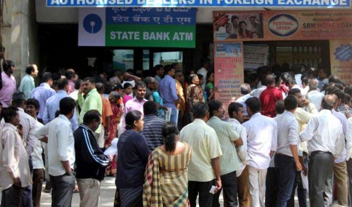 खुशखबरी! RBI ने ATM से पैसे निकालने की बढ़ाई लिमिट, एक दिन में विड्रॉल कर सकेंगे 10,000 रुपए खुशखबरी! RBI ने ATM से पैसे निकालने की बढ़ाई लिमिट, एक दिन में विड्रॉल कर सकेंगे 10,000 रुपए- India TV Paisa