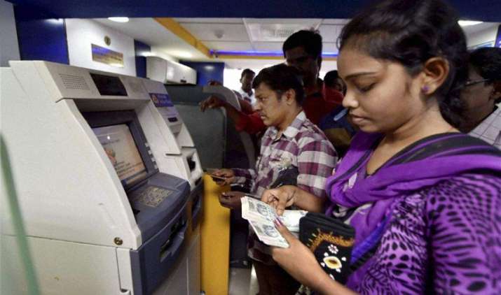 RBI ने चालू खाताधारकों के लिए ATM से पैसे निकालने की सीमा हटाई, बचत खाताधारकों के लिए जारी रहेंगे पुराने नियम RBI ने चालू खाताधारकों के लिए ATM से पैसे निकालने की सीमा हटाई, बचत खाताधारकों के लिए जारी रहेंगे पुराने नियम- India TV Paisa