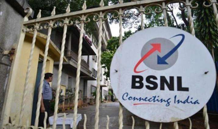 बीएसएनएल के तीन नए प्रीपेड प्लान, 26 रुपए में 26 घंटों तक कर सकेंगे अनलिमिटेड कॉल्स बीएसएनएल के तीन नए प्रीपेड प्लान, 26 रुपए में 26 घंटों तक कर सकेंगे अनलिमिटेड कॉल्स- India TV Paisa