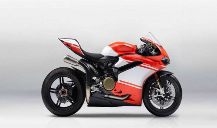DUCATI ने देश की सबसे महंगी बाइक 1299 Superleggera लॉन्च की, प्राइस 1.12 करोड़ रुपए DUCATI ने देश की सबसे महंगी बाइक 1299 Superleggera लॉन्च की, प्राइस 1.12 करोड़ रुपए- India TV Paisa