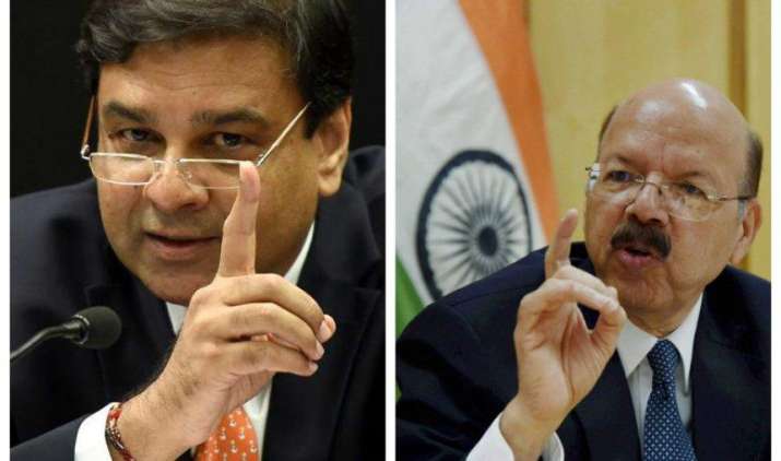 RBI और चुनाव आयोग आमने-समाने, सेंट्रल बैंक ने उम्मीदवारों की नकदी निकासी सीमा बढ़ाने से किया इनकार RBI और चुनाव आयोग आमने-समाने, सेंट्रल बैंक ने उम्मीदवारों की नकदी निकासी सीमा बढ़ाने से किया इनकार- India TV Paisa