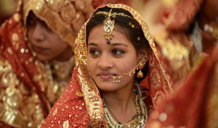 ज्वैलर्स की मांग घटने से सोना फिर 29000 के नीचे फिसला, लेकिन चांदी का भाव 180 रुपए बढ़ा ज्वैलर्स की मांग घटने से सोना फिर 29000 के नीचे फिसला, लेकिन चांदी का भाव 180 रुपए बढ़ा- IndiaTV Paisa