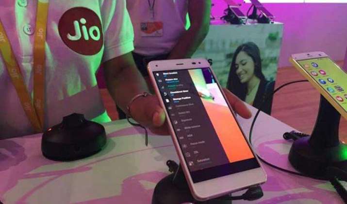 Reliance Jio करेगी 30,000 करोड़ रुपए का नया निवेश, नेटवर्क क्षमता का विस्तार कर जोड़ेगी नए ग्राहक Reliance Jio करेगी 30,000 करोड़ रुपए का नया निवेश, नेटवर्क क्षमता का विस्तार कर जोड़ेगी नए ग्राहक- India TV Paisa