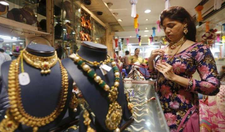 Gold Gaining: सोने में नहीं थम रही है तेजी, चांदी ने भी पार किया 41,000 रुपए प्रति किलो का स्तर Gold Gaining: सोने में नहीं थम रही है तेजी, चांदी ने भी पार किया 41,000 रुपए प्रति किलो का स्तर- India TV Paisa