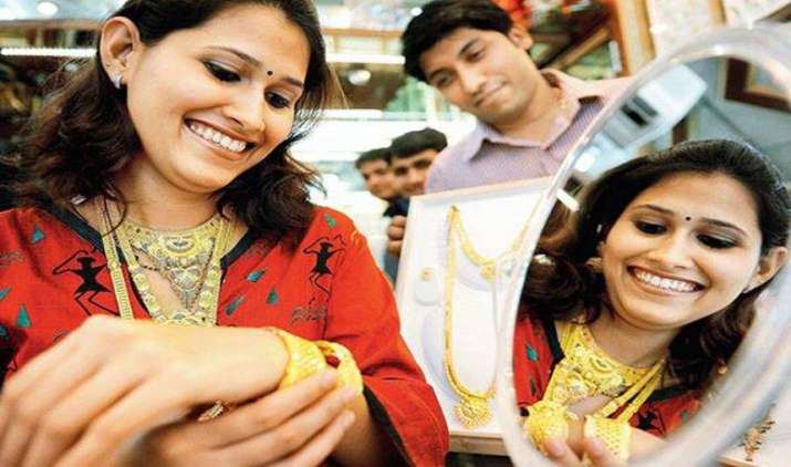 Gold Extends Gains: सोना छह हफ्ते की ऊंचाई पर, 200 रुपए बढ़कर गोल्ड की कीमत 29,450 रुपए/10 ग्राम Gold Extends Gains: सोना छह हफ्ते की ऊंचाई पर, 200 रुपए बढ़कर गोल्ड की कीमत 29,450 रुपए/10 ग्राम- India TV Paisa