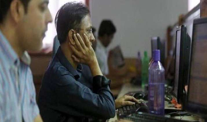 H-1B Visa Concerns: टॉप 4 IT कंपनियों की मार्केट वैल्यू 22,000 रुपए घटी, वीजा नियमों को लेकर चिंता बढ़ी H-1B Visa Concerns: टॉप 4 IT कंपनियों की मार्केट वैल्यू 22,000 रुपए घटी, वीजा नियमों को लेकर चिंता बढ़ी- India TV Paisa