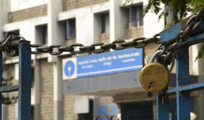 यूनियनों की हड़ताल से सरकारी बैंकों का कामकाज हुआ ठप, खुले हैं प्राइवेट बैंक यूनियनों की हड़ताल से सरकारी बैंकों का कामकाज हुआ ठप, खुले हैं प्राइवेट बैंक- India TV Paisa