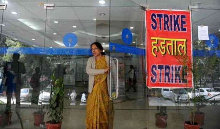 28 फरवरी को बैंक कर्मचारी करेंगे हड़ताल, सोमवार को ही निपटा लें अपना सारा काम 28 फरवरी को बैंक कर्मचारी करेंगे हड़ताल, सोमवार को ही निपटा लें अपना सारा काम- India TV Paisa