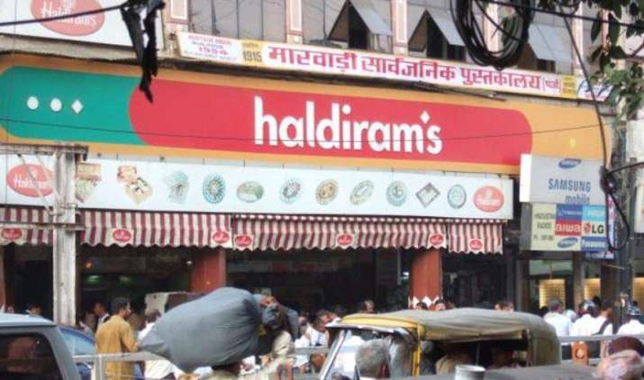 एक छोटी से दुकान से शुरू हुई हल्दीराम की कमाई पहुंची 4 हजार करोड़ के पार, MNCs को पीछे छोड़ बनी नंबर 1 एक छोटी से दुकान से शुरू हुई हल्दीराम की कमाई पहुंची 4 हजार करोड़ के पार, MNCs को पीछे छोड़ बनी नंबर 1- India TV Paisa