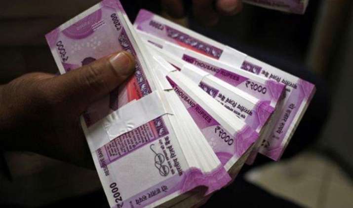 एक अमेरिकी डॉलर के मुकाबले भारतीय रुपया बुधवार को 3 पैसा मजबूत होकर 64.60 पर खुला एक अमेरिकी डॉलर के मुकाबले भारतीय रुपया बुधवार को 3 पैसा मजबूत होकर 64.60 पर खुला- India TV Paisa