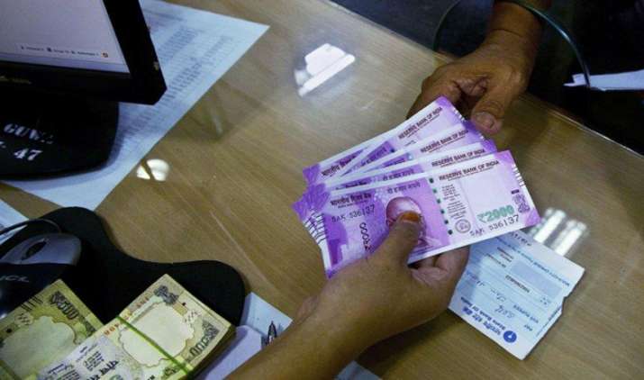 टैक्स चोरों पर सरकार का बड़ा वार, अब 20,000 रुपए से अधिक के हर लेनदेन की देनी होगी जानकारी टैक्स चोरों पर सरकार का बड़ा वार, अब 20,000 रुपए से अधिक के हर लेनदेन की देनी होगी जानकारी- India TV Paisa
