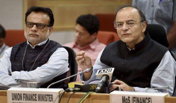 GST से ऐसे सस्ते होंगे स्मार्टफोन्स और ये चीजें, सरकार ने समझाया टैक्स का पूरा गणित GST से ऐसे सस्ते होंगे स्मार्टफोन्स और ये चीजें, सरकार ने समझाया टैक्स का पूरा गणित- India TV Paisa
