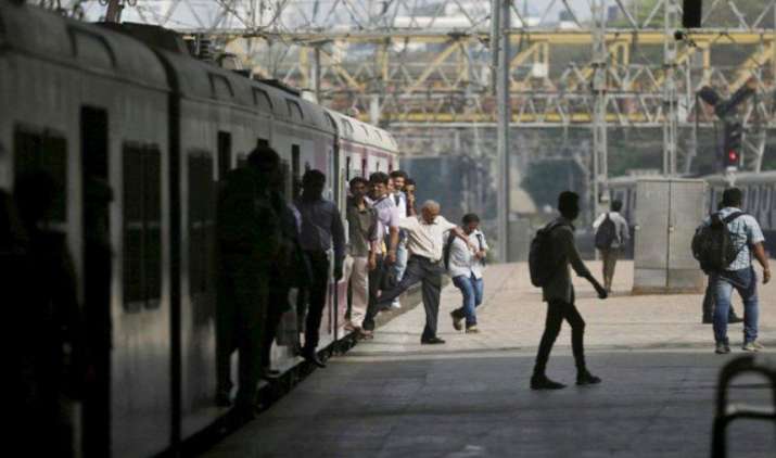 वरिष्ठ नागरिकों की ट्रेन टिकट के लिए आधार नहीं जरूरी, सरकार ने शुरू की डेटाबेस बनाने की प्रक्रिया वरिष्ठ नागरिकों की ट्रेन टिकट के लिए आधार नहीं जरूरी, सरकार ने शुरू की डेटाबेस बनाने की प्रक्रिया- India TV Paisa